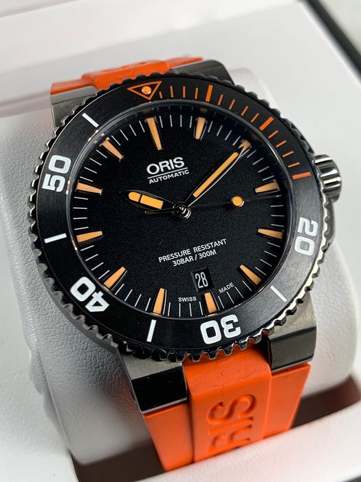 oris-aquis-automatic-73376534725-divers watch-43 mm-30 bar-300 meters-black dial-glass back-rubber strap-mens watch-sapphire crystal-swiss watch-pre owned watch (8)