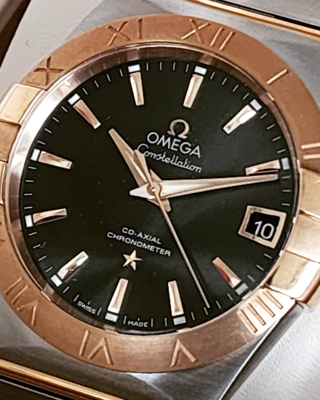 Omega_Constellation-Steel - Red-Gold-On-Steel-Automatic-Dapper-N-Dame-3
