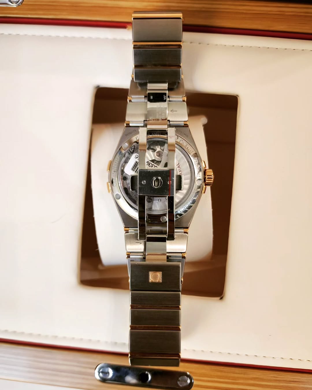 Omega_Constellation-Steel - Red-Gold-On-Steel-Automatic-Dapper-N-Dame-8